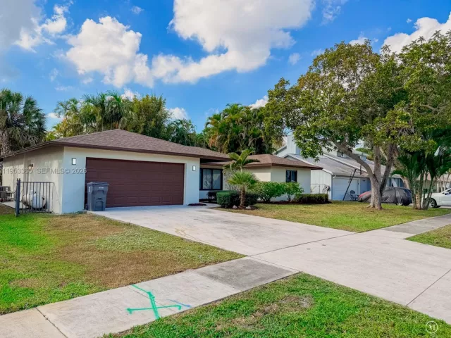 3-bedroom home for sale in West Palm Beach - 2660 Starwood Cir - MondialRealty
