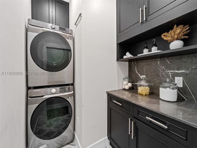 4-bedroom home for sale in Coral Gables - 1236 Obispo Ave - MondialRealty
