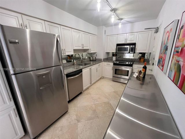 Apartment for rent  Unit #1111 - photo 7432691