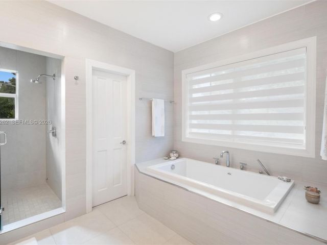 Home for sale at 164 W Mashta Dr - photo 7295344