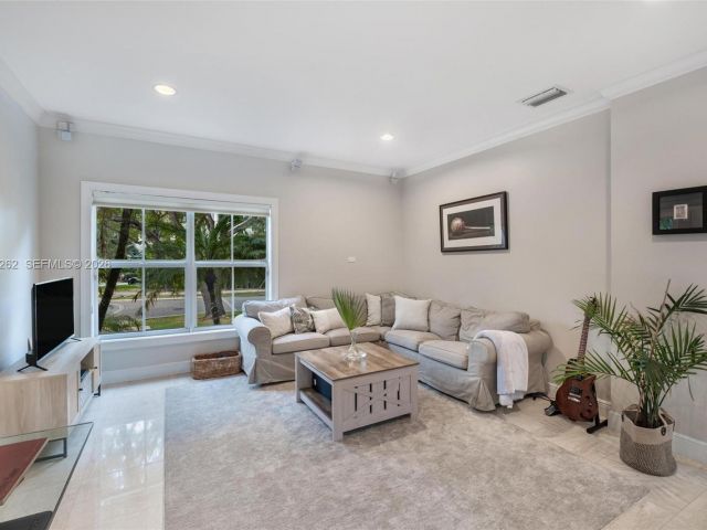 Home for sale at 164 W Mashta Dr - photo 7295346