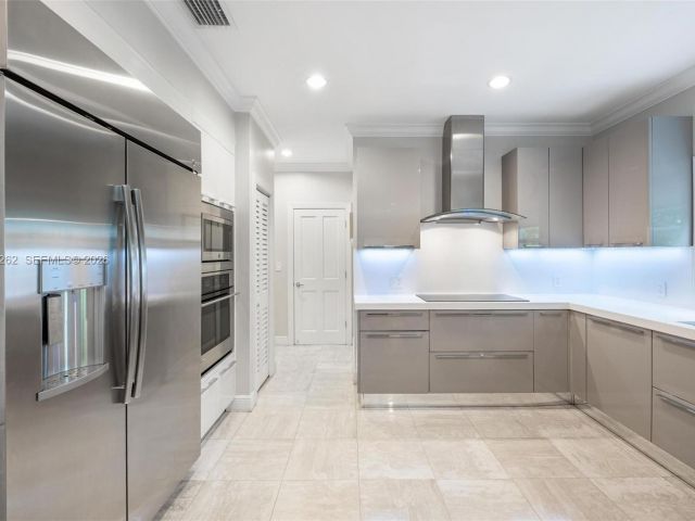 Home for sale at 164 W Mashta Dr - photo 7295352