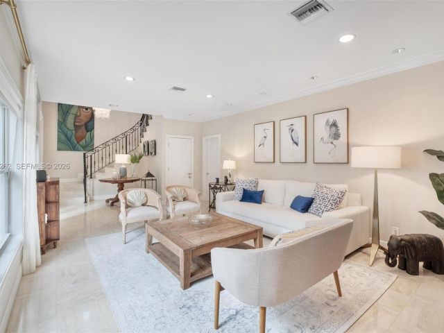 Home for sale at 164 W Mashta Dr - photo 7295354