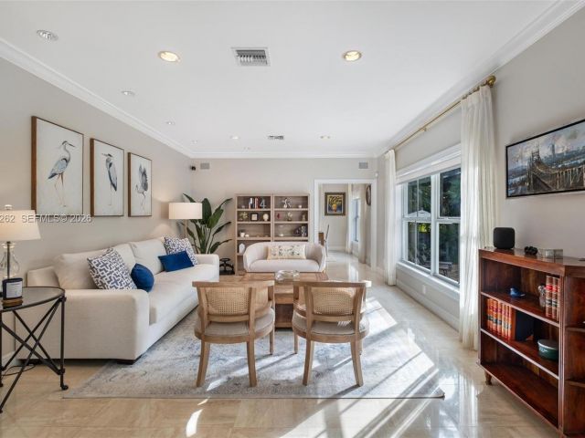 Home for sale at 164 W Mashta Dr - photo 7295355