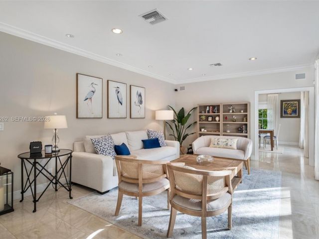 Home for sale at 164 W Mashta Dr - photo 7295356