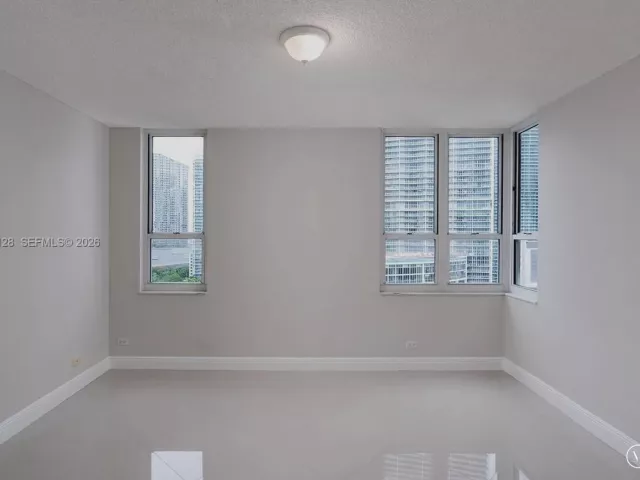 2-bedroom condo for rent in Miami - 701 Brickell Key Blvd 2004 - MondialRealty