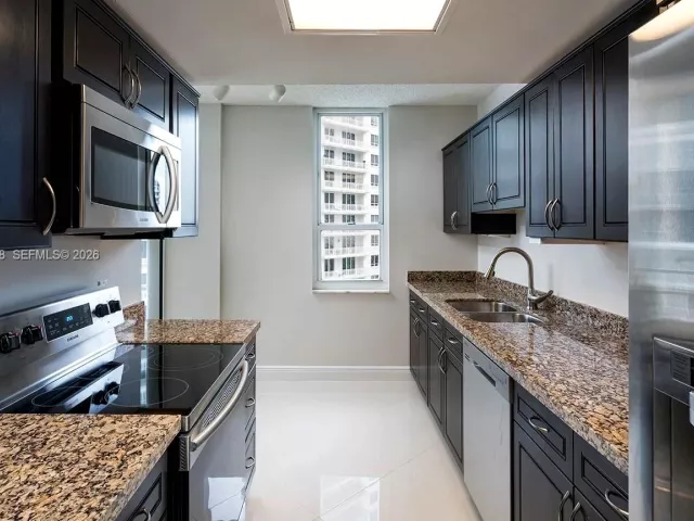 2-bedroom condo for rent in Miami - 701 Brickell Key Blvd 2004 - MondialRealty