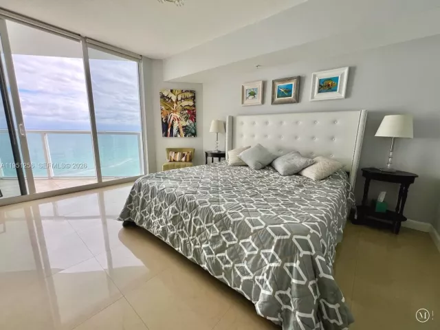 2-bedroom condo for rent in Sunny Isles Beach - 16699 Collins Ave 2109 - MondialRealty
