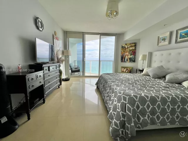 2-bedroom condo for rent in Sunny Isles Beach - 16699 Collins Ave 2109 - MondialRealty