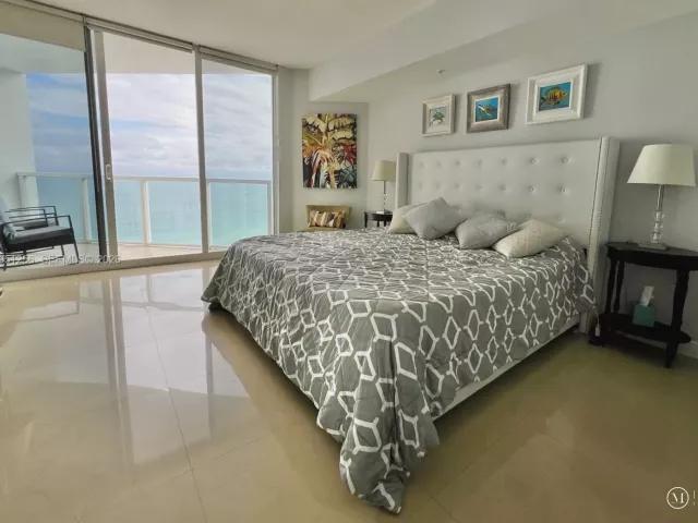 2-bedroom condo for rent in Sunny Isles Beach - 16699 Collins Ave 2109 - MondialRealty