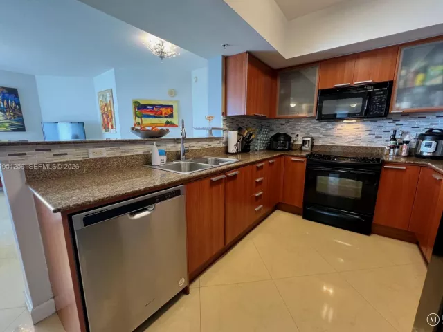 2-bedroom condo for rent in Sunny Isles Beach - 16699 Collins Ave 2109 - MondialRealty