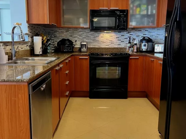 2-bedroom condo for rent in Sunny Isles Beach - 16699 Collins Ave 2109 - MondialRealty