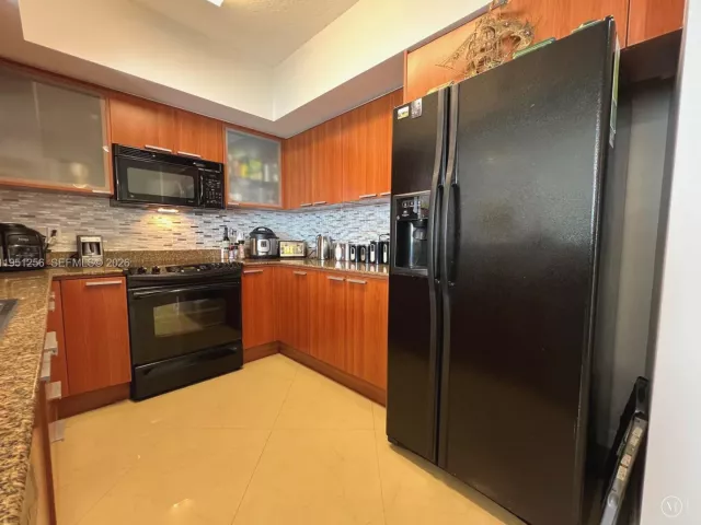 2-bedroom condo for rent in Sunny Isles Beach - 16699 Collins Ave 2109 - MondialRealty