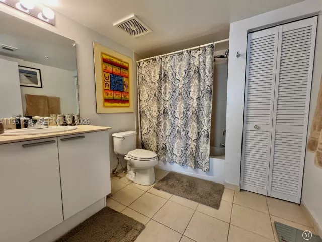 2-bedroom condo for rent in Sunny Isles Beach - 16699 Collins Ave 2109 - MondialRealty