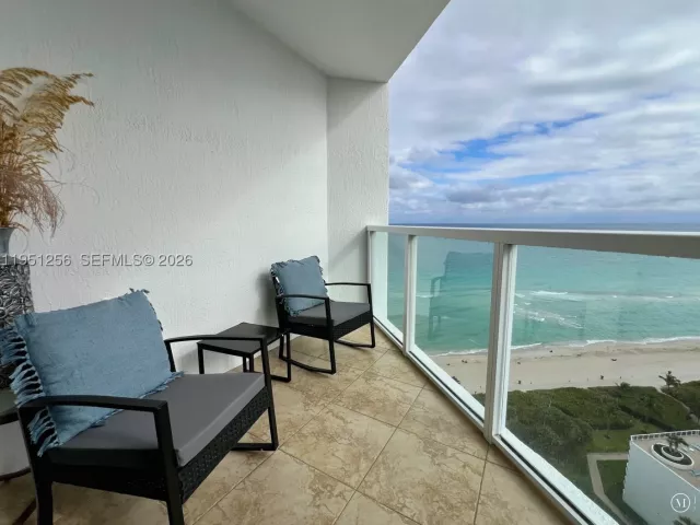 2-bedroom condo for rent in Sunny Isles Beach - 16699 Collins Ave 2109 - MondialRealty
