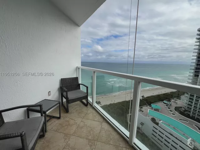 2-bedroom condo for rent in Sunny Isles Beach - 16699 Collins Ave 2109 - MondialRealty