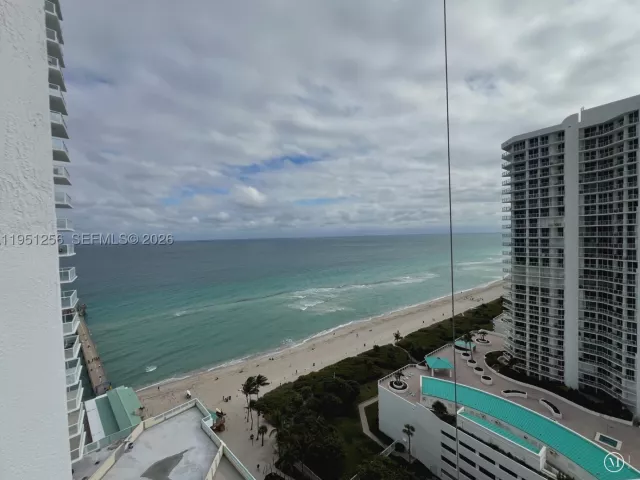 2-bedroom condo for rent in Sunny Isles Beach - 16699 Collins Ave 2109 - MondialRealty