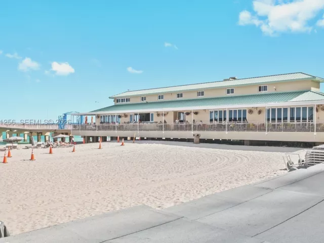 2-bedroom condo for rent in Sunny Isles Beach - 16699 Collins Ave 2109 - MondialRealty