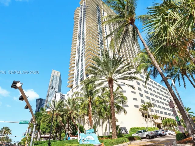 2-bedroom condo for rent in Sunny Isles Beach - 16699 Collins Ave 2109 - MondialRealty