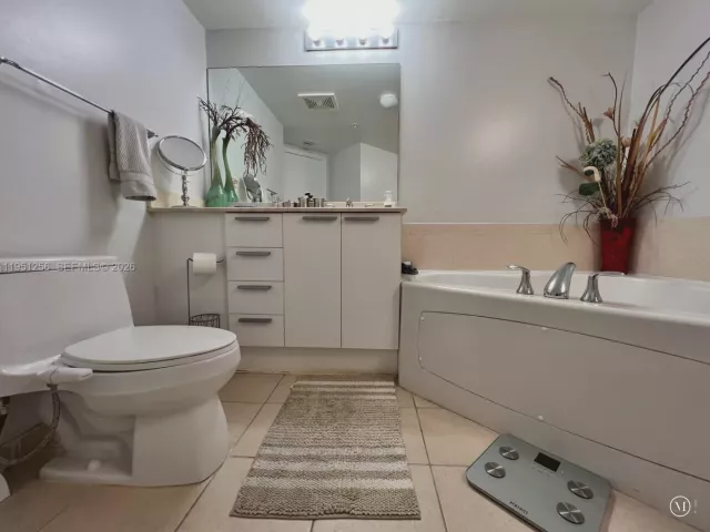 2-bedroom condo for rent in Sunny Isles Beach - 16699 Collins Ave 2109 - MondialRealty