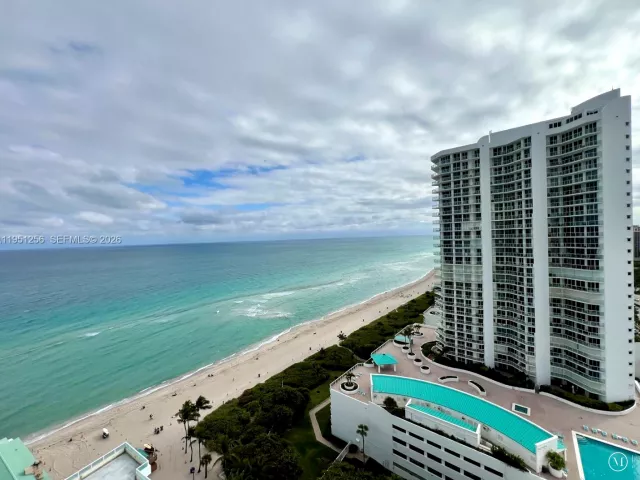 2-bedroom condo for rent in Sunny Isles Beach - 16699 Collins Ave 2109 - MondialRealty