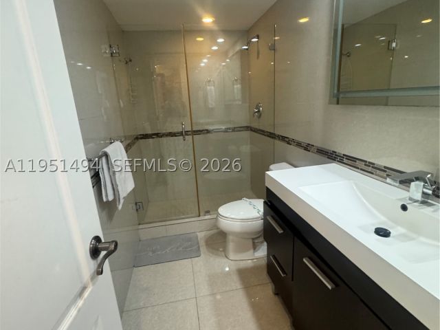 2-bedroom condo for rent in Sunny Isles Beach - 19370 Collins Ave 1427 - MondialRealty