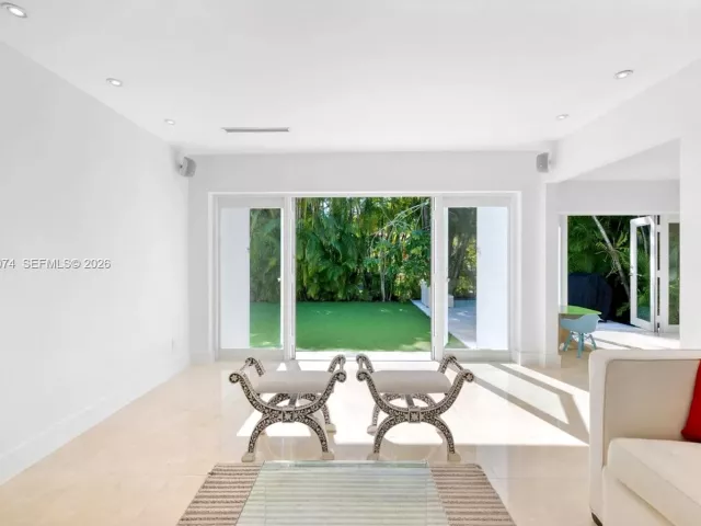 4-bedroom home for rent in Coral Gables - 1430 N Baracoa Ave - MondialRealty