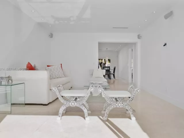 4-bedroom home for rent in Coral Gables - 1430 N Baracoa Ave - MondialRealty