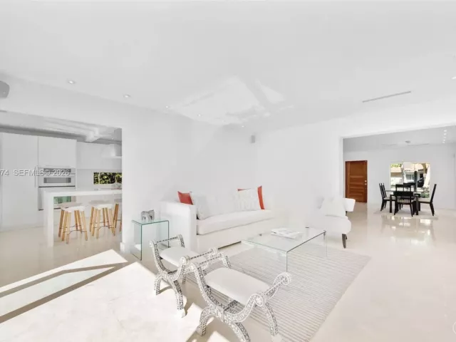 4-bedroom home for rent in Coral Gables - 1430 N Baracoa Ave - MondialRealty