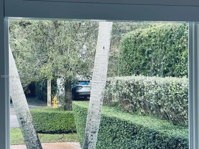 4-bedroom home for rent in Coral Gables - 1430 N Baracoa Ave - MondialRealty