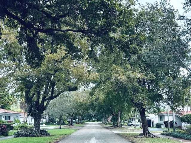 4-bedroom home for rent in Coral Gables - 1430 N Baracoa Ave - MondialRealty