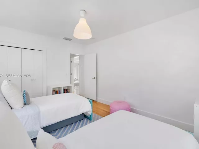 4-bedroom home for rent in Coral Gables - 1430 N Baracoa Ave - MondialRealty