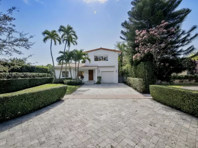 4-bedroom home for rent in Coral Gables - 1430 N Baracoa Ave - MondialRealty