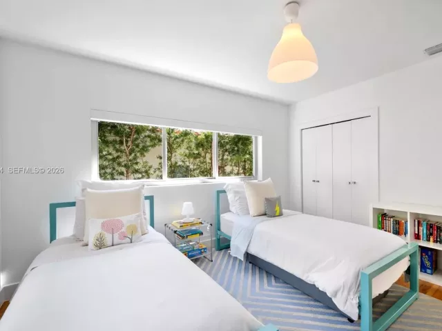 4-bedroom home for rent in Coral Gables - 1430 N Baracoa Ave - MondialRealty