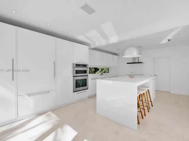 4-bedroom home for rent in Coral Gables - 1430 N Baracoa Ave - MondialRealty