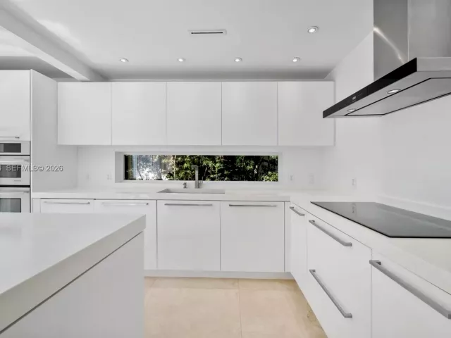 4-bedroom home for rent in Coral Gables - 1430 N Baracoa Ave - MondialRealty