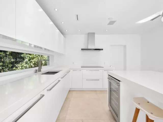 4-bedroom home for rent in Coral Gables - 1430 N Baracoa Ave - MondialRealty