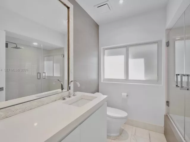 4-bedroom home for rent in Coral Gables - 1430 N Baracoa Ave - MondialRealty