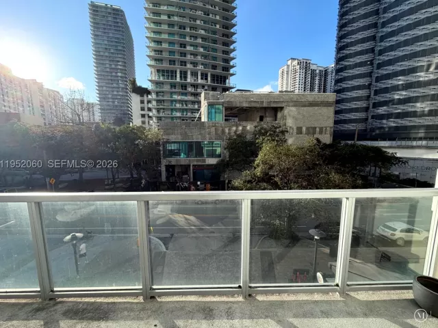 1-bedroom condo for sale in Miami - 1050 Brickell Ave 222 - MondialRealty