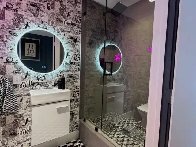 1-bedroom condo for sale in Miami - 1050 Brickell Ave 222 - MondialRealty