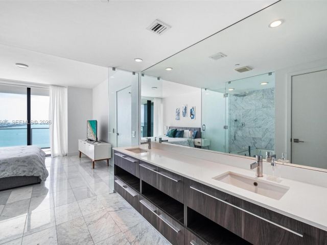 Apartment for sale  Unit #1701 - photo 7264442