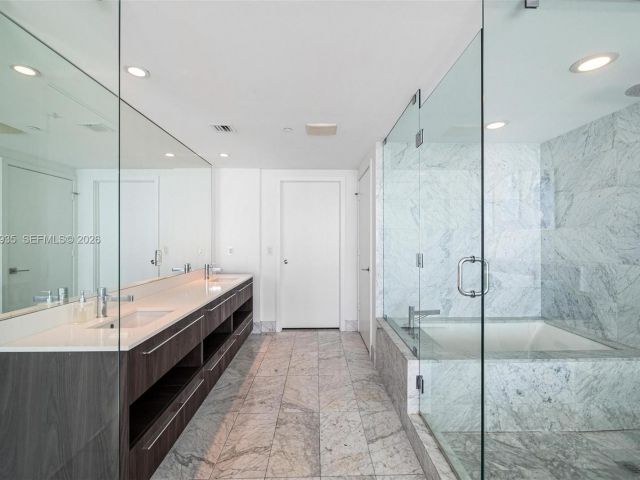 Apartment for sale  Unit #1701 - photo 7264443