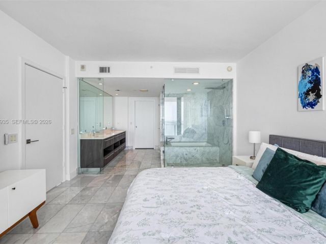 Apartment for sale  Unit #1701 - photo 7264444