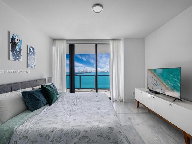 Apartment for sale  Unit #1701 - photo 7264445