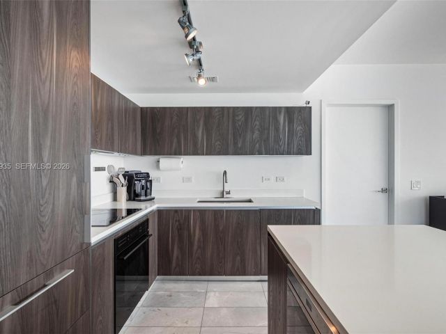 Apartment for sale  Unit #1701 - photo 7264448