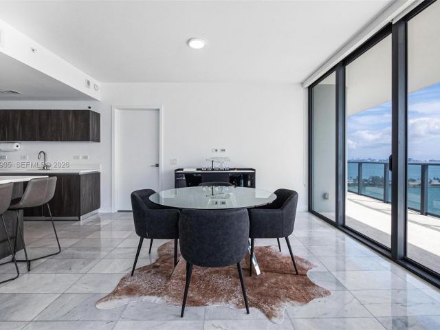 Apartment for sale  Unit #1701 - photo 7264452