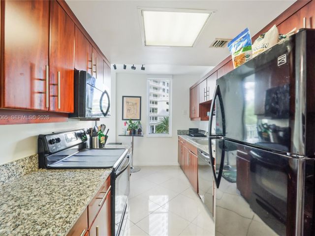 Apartment for rent  Unit #404 - photo 7288315