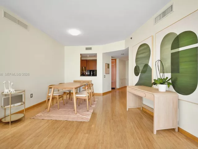 2-bedroom condo for rent in Miami Beach - 450 Alton Rd 2810 - MondialRealty