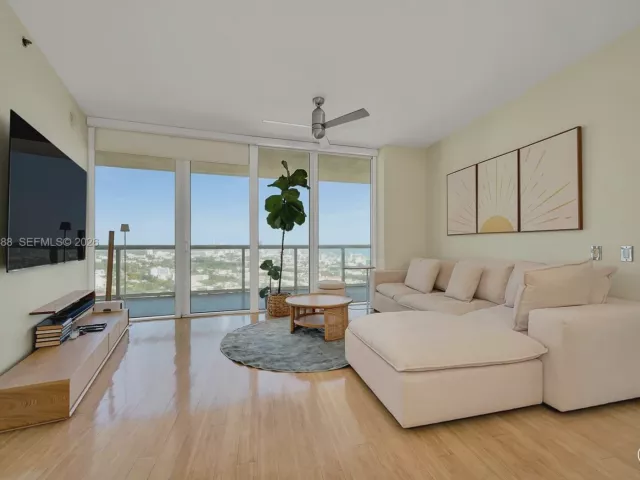 2-bedroom condo for rent in Miami Beach - 450 Alton Rd 2810 - MondialRealty