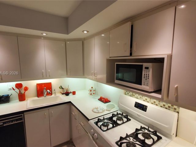 Apartment for sale  Unit #401 - photo 7442516